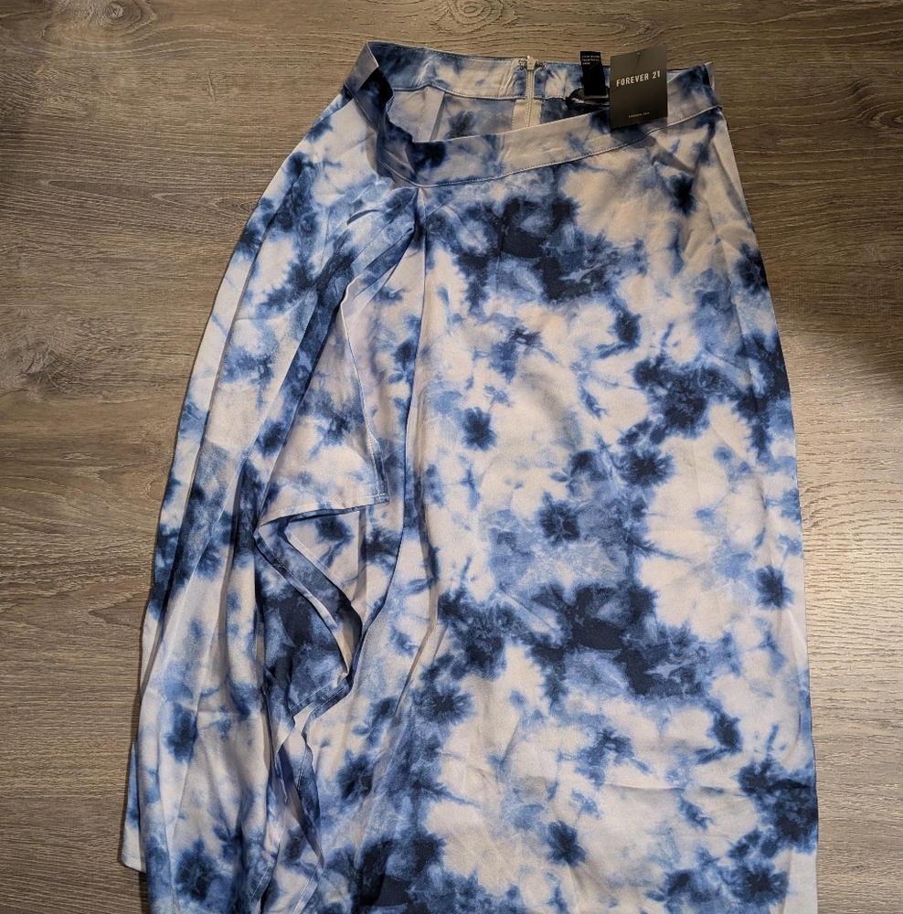 Forever 21 blue and white tie die skirt new with tags size large